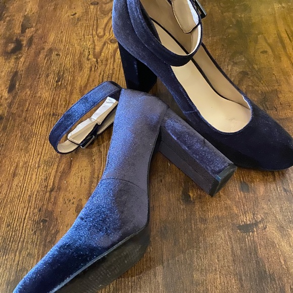 Nine West Square Heeled Velvet Heels - Picture 4 of 7